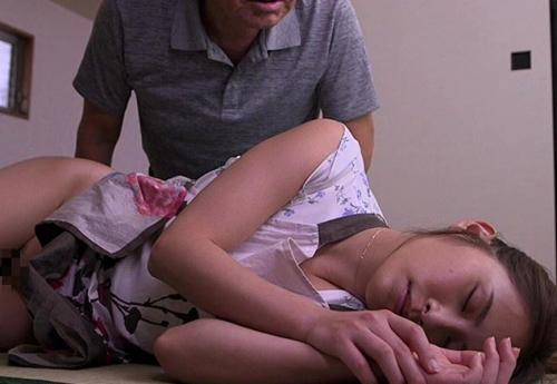 無職な何もしてない俺を注意する生意気な弟嫁⇒睡眠薬を仕込んで美尻をスパンキング⇒バレてキレられ逆レイプされる義兄