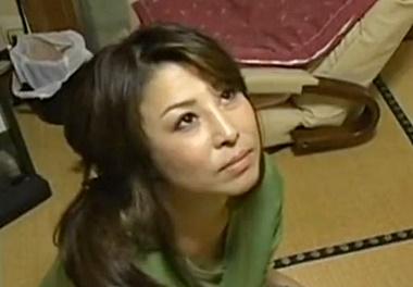 ＜ヘンリー塚本＞”母さんとHなことシタいんだろ？”四十路の巨乳美魔女な母親が性欲盛んな息子を煽って発情させ母子相姦