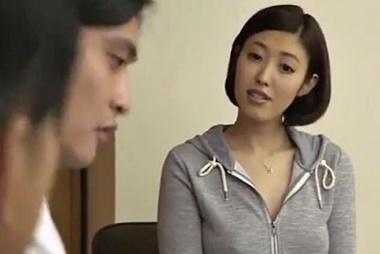 「ダメｯﾂ！聞こえちゃうじゃない…」旦那の会社後輩に酔った勢いで着衣のまま寝取られるスレンダー人妻【こっそりNTR】
