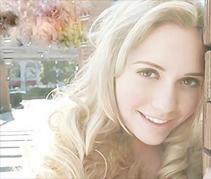 金髪外人美少女にムチャなセックスをしてみました！拘束縛り、執拗なベロ舐め、中出し等やり放題に白人美女を陵辱する　