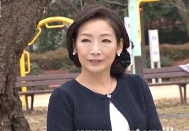 ”たくさんの人にシコッもらいたい…”旦那浮気の腹いせに五十路熟女が大胆な決断をする 不倫寝取られ人妻