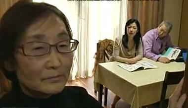 ”あんた達、毎晩好きだわねえ！”姑BBAがセックスばかりしている息子夫婦に嫌味！色気ムンムン四十路熟女の夫婦の営み