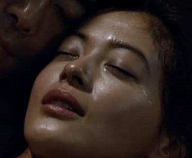 【芸能人濡れ場】黒谷○香の過激なセックスシーンが満載映像！ベロチューキス、立ちバック、フェラ、オナニーも