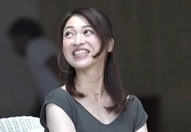 えっ？これで43歳なんですか？若々しく可愛い美熟女はなんと大学生の子供も！7年ぶりのセックスで忘れてたメスを取り戻す