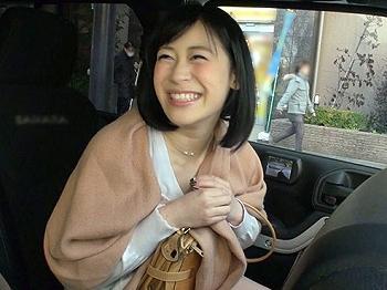 【人妻ナンパ】「乳でっかーーーー！ﾆﾔﾘ」出会い系アプリで待合せした熟女が美人で興奮を抑えられない！即ラブホでNTR