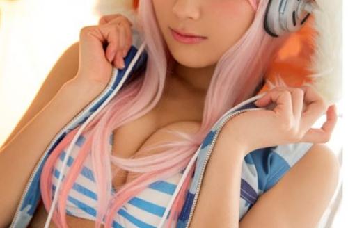 ”人に見られると興奮するの❤” 美少女コスプレイヤーが撮影会でムラムラしてきて乱交セックスに！巨乳アニコスロリ少女