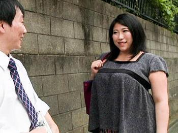 「私に乗っかられたい？」豊満ぽっちゃりデブブス人妻が調子に乗って男を誘惑して逆レイプする！巨漢肉厚ボディで圧殺