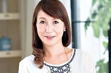 上品な顔した五十路セレブだが服を脱げば欲求不満なドスケベババア！放尿＆口内発射＆中出しまでなんでもやらしてくれますｗ
