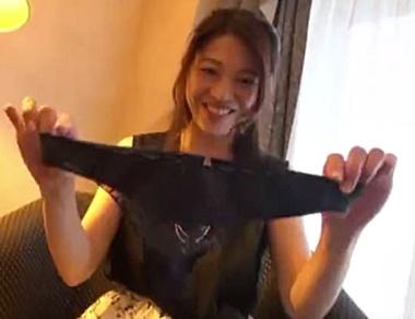 ”こっ…こんなパンティーで来ました…”43歳大学生の息子がいる美熟女が初撮りで魅せた恥じらいセックスが抜けますｗ