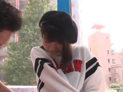 《おっぱい×エロ動画》素人ナンパ『絶対チェリーじゃないでしょ…』激カワ娘を騙して生ピストン生出し！セクシーな女の子のR18動画