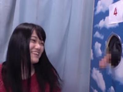 《外から見えてる??×恋人》「多分これかなぁ？」恋人限定チンポ当て企画で間違えた女子大生があれあれもない姿に！セクシーな娘のR18動画