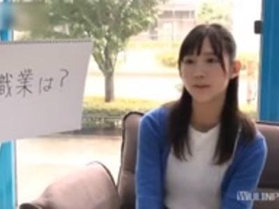 《外見える!?×素人》アヒル口の娘がデカチン男に突然挿れられよがりまくる！体型が素晴らしい女の子