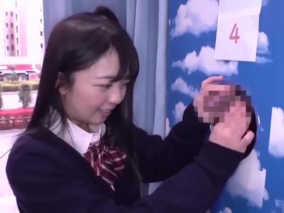 《外見える!?×高校生》「これかなぁ？」初々しいJKカップルがスケベゲームで彼氏の目の前で…！女性が見てもいい18禁動画
