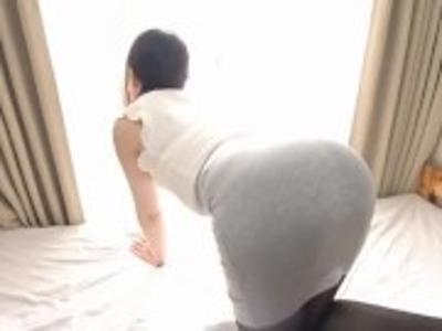 《デカチン×エロ動画》『私結婚してるんだからダメよ』家事の手伝いに来てくれた人妻に発情！魅力的な女の子の18禁映像