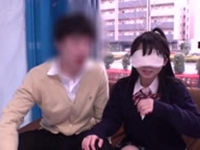 《外見える!?×カップル》「これかなぁ？」初々しいJKカップルがスケベゲームで彼氏の目の前で…！今夜のおかずはこの女の子で決定