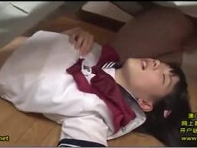 《ミニ系×エロ動画》『親は外出中です…』出張電気屋さんにレイプされた女子高生！エッチすぎ動画