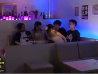 《美乳×エロ動画》『王様の命令は絶対！』可愛いキャバ嬢たちと店内でエッチな王様ゲーム！シコシコ必須のエロ動画