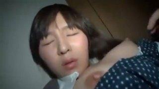 カワイイOLが酔っ払って道で寝ていたので自宅に持ち帰って意識朦朧の美乳を堪能しながらハメ撮り