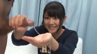 マジックミラー号で看護の専門学生が早漏改善のためにぎこちない手コキとSEXで一足早くインターン学習