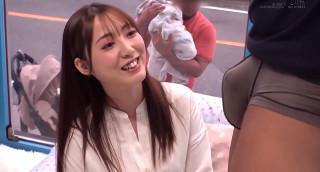 赤ちゃん連れの夫婦に声をかけ育児でずっとSEXしていなかったママさんにデカチン見せたら目の色が変わり旦那に内緒のひととき