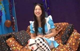 ハロウィンパーティーに行こうとしていたアリスコスがよくお似合いの美人女子大生をマジックミラー号に招き入れ気付けの一発
