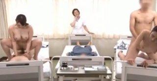 新人ナース2人が研修にて入院患者とのSEXのヤリ方をベテランナースから教えてもらいその場で実践する