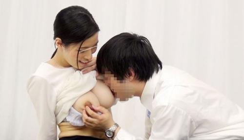 モニタリングAV！ デカパイ女子社員が童貞部下の純粋チ○ポを勤務中に腰振り中出しセックスで完全筆おろし！
