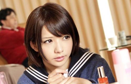 友達の激カワ妹に、こたつの中でイタズラしたらパンツが濡れるほど興奮した彼女のビショビショに濡れたオマ○コに中出しSEX！