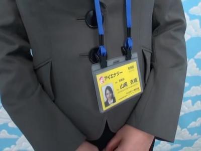 (スレンダー+企画)新人アシスタントを女優の代わりに素股企画出演させてなし崩しにゴム無し挿入して生出ししちゃった！最高な作品