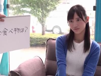 (外見える!?+素人)『えっ待ってください…』清楚系のJDをソファーに押し倒して即挿入！抜けすぎ注意な18禁映像