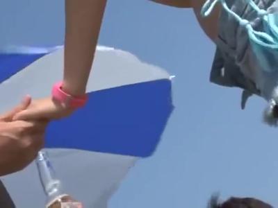 (水着+イタズラ)「ダメ～」海の家でバイトしていた水着の激カワな美女をレイプ！ゴム無しハメ生出しされた！勃起不可避のいい女