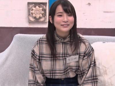 (マジックミラー+女子大生)【マジックミラー号】インタビュー中に無防備な女の子にデカチン即ハメ！発射どころ豊富なR18動画