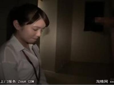 (羞恥+企画)AV出演を拒んでいた女子社員が遂に脱いだ！チンポを挿入してガン突きピストンで感じまくり！興奮しちゃうAV