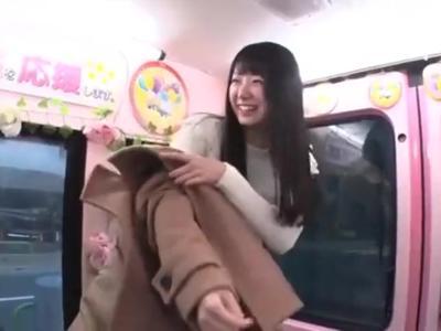 (ナンパ+女子大生)可愛い黒髪の美少女が謝礼欲しさに車内でH！ガン突きされてヨガリまくりの女子大生！魅力的な女の子の18禁映像