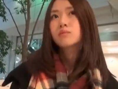 《素人ナンパ》超絶可愛い美女と街中でリモコンロータープレイ！ビクンと反応しちゃう激カワな女の子