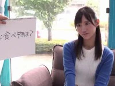 (外見える!?+即ハメ)『えっ待ってください…』清楚系のJDをソファーに押し倒して即挿入！魅力的な女の子のR18動画