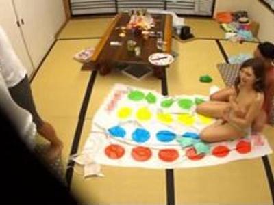(ギリモザ+巨乳)ナンパした水着美女たちとツイスターゲーム！水着を脱がせて激ピストンファック！何度でも見たいいい女