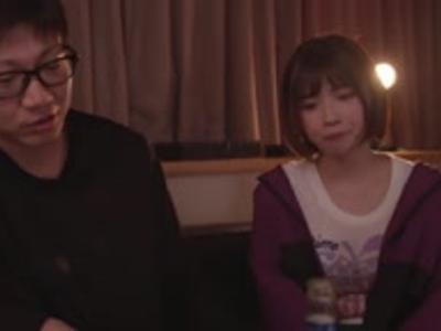 (石原希望+美乳)彼氏に内緒で男とフェスに行って終電なくなり相部屋浮気！スケベ注意な18禁動画