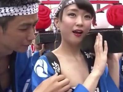プールと夏祭り会場で時間停止！可愛い美女たちの服をはだけさせて悪戯しまくりの変態男！興奮間違いなしメチャ抜け映像