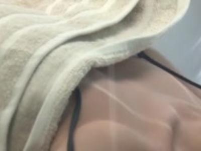 (エロエロカー+素人)海水浴場で美女に日焼けケアと称して性感マッサージしたエロ企画！発射どころ豊富なスケベ動画