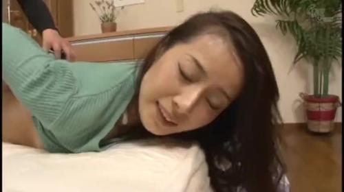 不妊の兄嫁に元気な子種をプレゼントするいかれた義弟