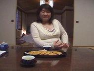 完熟ぽちゃ熟女の底なしの性欲！若肉棒にヨダレを垂らしむしゃぶりつく