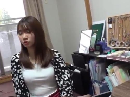 着衣状態でもわかる巨乳！！こんな子に筆下ろししてもらえちゃう童貞くんはラッキーすぎ！！
