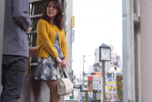 こんなおばさんとホテル行きたいの…？しょうがないなぁｗ勇気出して誘ってくれた若おちんぽにおまんまんぐしょぐしょで答えてくれる