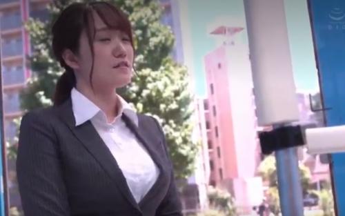 スーツはち切れちゃうよ！むちむち巨乳が詰まってるのがバレバレだ！あの手この手で抱いてしまおうねぇ