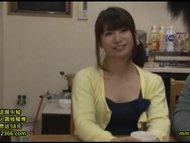 テーブルの下で足でチンポ刺激してくるエチエチ奥さん