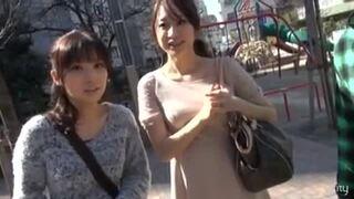 両方激カワの奇跡のママコンビを揃って脱がせて身体比べ！