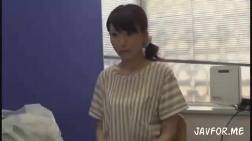 【センズリ鑑賞】普通のインタビューかと思いきやチンポ見せてシコシコ！すると･･･？パクッとｷﾀｰｰｰｰ！