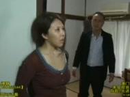 【ヘンリー塚本】間男との浮気を息子に見られた淫乱母は息子の息子を鎮めて事なきを得る　菊川麻里