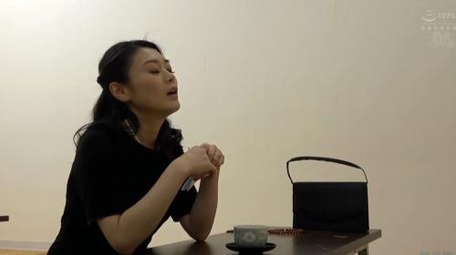 妖艶喪服美熟女が文句を言ってるので薬盛って眠ってもらってからじっくり犯してやりましょう